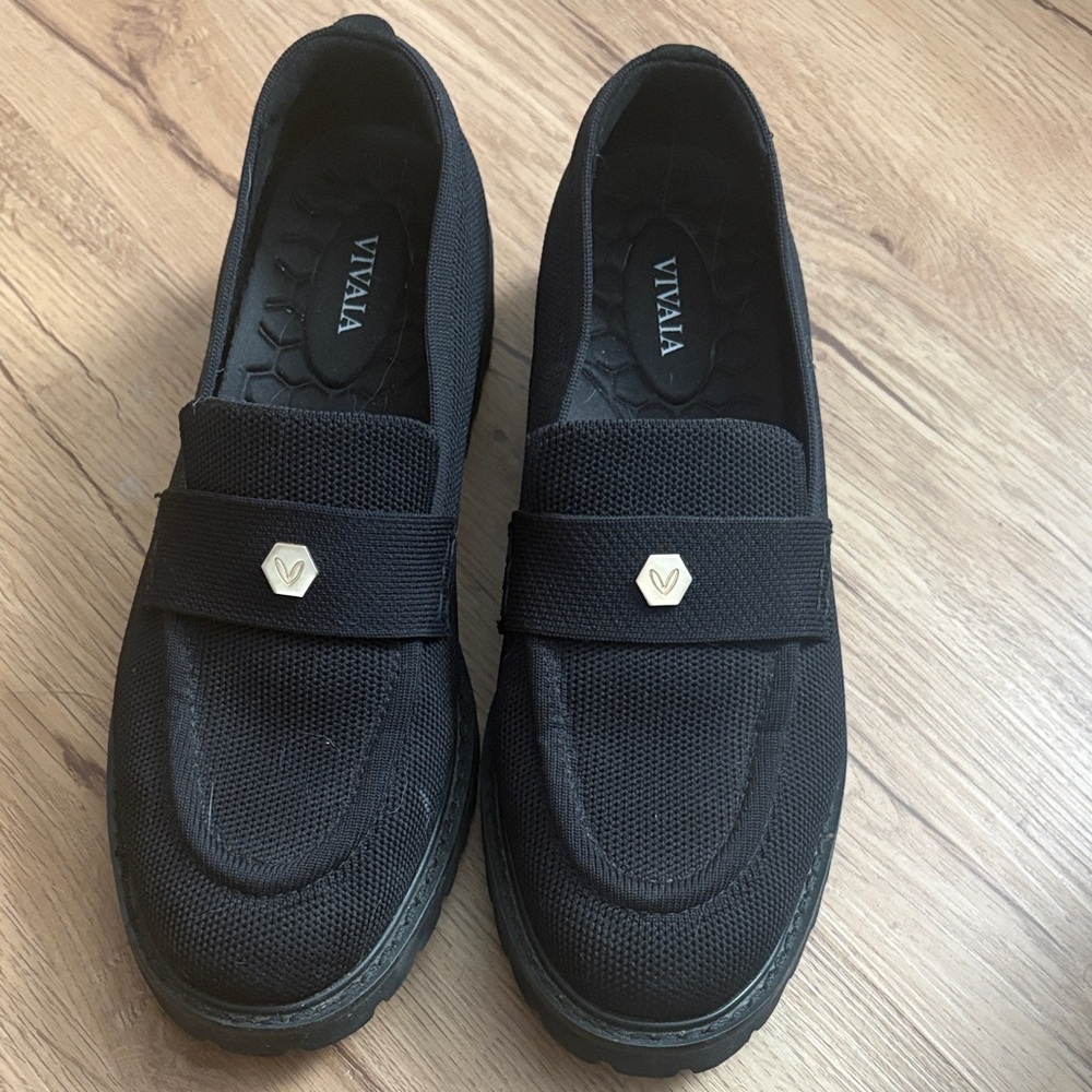 VIVAIA Black Women's Loafers